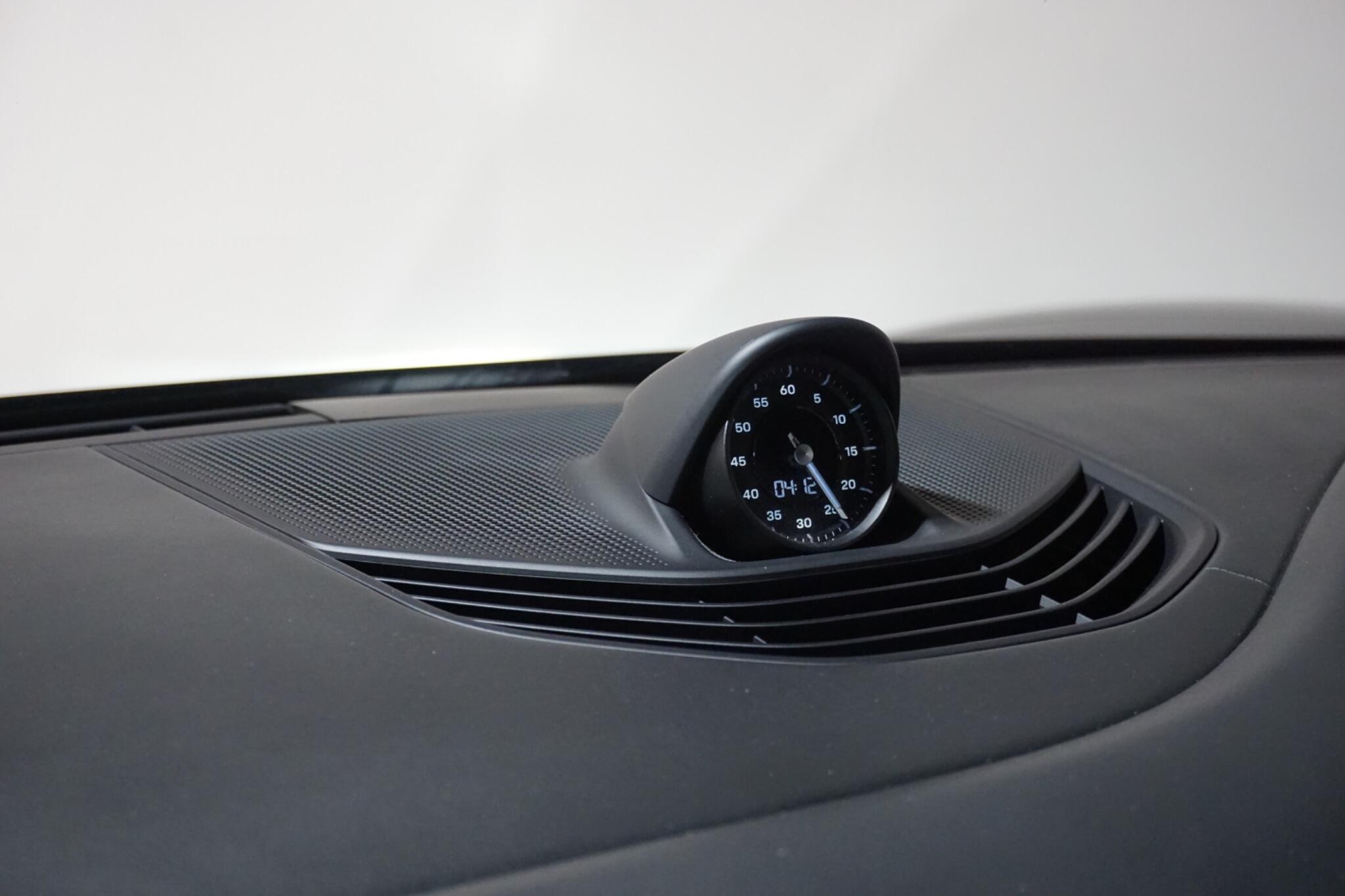 Porsche Taycan Performance Plus 93.4kWh Turbo Saloon 4dr Electric Auto 4WD (680 ps)